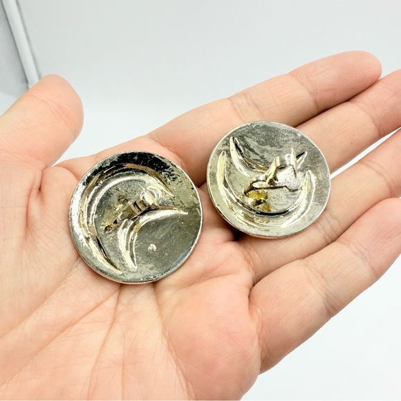 Vintage Enamel Cream Silver Tone Crescent Clip on Earrings - Picture 3 of 7